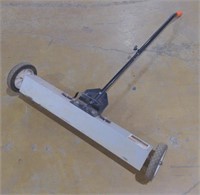 Central Machinery 30" Magnetic Floor Sweeper.