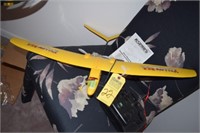 REMOTE CONTROL YELLOW BEE FLYING WING