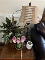 Lamp faux flowers