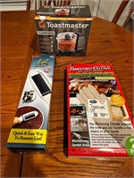 Kitchen Toastmaster glove and lint roller