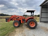 Kubota M5640SU Tractor 4x4 w/LA1002 Loader