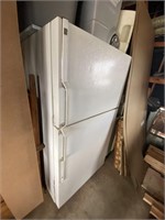 GE Refrigerator/Freezer-Freezer on Top