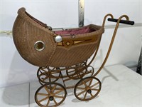 AMERICAN HAUNTING STYLE DOLL CARRIAGE