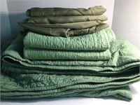 GREEN QUILTED KING SIZE BEDSPREAD w MATCHING PILLO