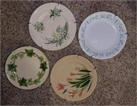 Lot of 4 lil plates w/holders