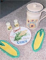Sunflower/corn kitchen lot salt/pepper, wall plate