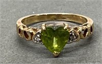 10Kt Gold Peridot Diamond Ring