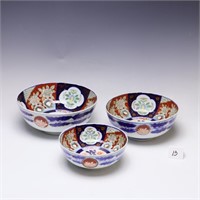 Three vintage oriental nesting bowls floral motif