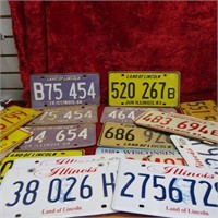 (17)Vintage license plates. Wisconsin, Illinois.