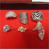 (6)Costume jewelry rings.