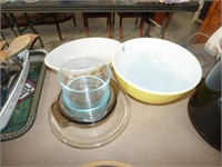 YELLOW PYREX BOWL & OTHER BOWLS