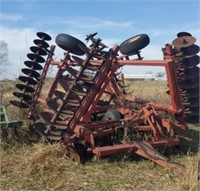 Case IH 496 wing disc with scrapers