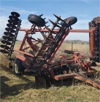 Case IH 496 wing disc with scrapers