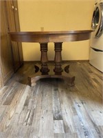 nice Wood dining table with 2- leafs,
