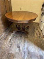 nice Wood dining table with 2- leafs,