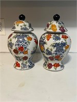 2 urns made in China