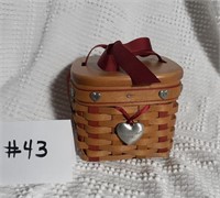 2002 Small Sweetest Gift Sweet Heart Basket