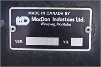 1999 MacDon 9300 Swather