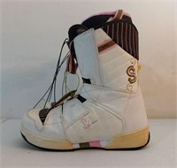 SZ 26 SALOMON SNOWBOARDING BOOTS