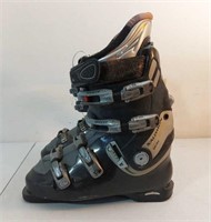 10.5 MENS SALOMON SKI BOOTS