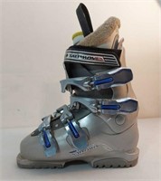 SZ 5.5 SALOMON SKI BOOTS