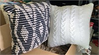 LOT OF 2 NEW DECORATIVE PILLOWS 20 X 20