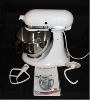 Kitchen Aid stand mixer barely used