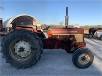 IH 574 Gas Tractor