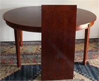 Bombay Co. spade foot dining table w one leaf
