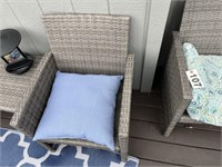 4 pc wicker outdoor furniture w/cushions