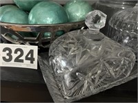 Assortment of glass pieces - butter dish chipped
