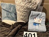 5 pc King comforter set, assorted blankets