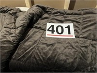 5 pc King comforter set, assorted blankets