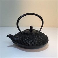 CAST IRON JAPANESE TEAPOT WITH STRAINER