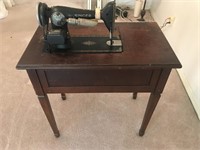 Vintage Singer Sewing Machine & Cabinet