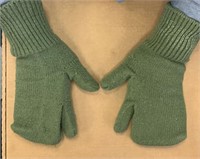 (2) PAIR MILITARY WOOL TRIGGER MITTENS
