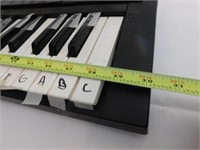 Concertmate 680 Keyboard, powers on