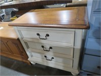 HAVERTYS SOLID WOOD 3 DRAWER NIGHT STAND