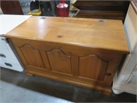 SOLID PINE LIFT TOP BLANKET CHEST