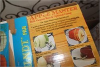Bundt Pan, Apple Master MORE