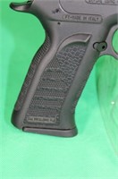 EAA 9 x 19 Semi Auto Pistol Mod. Witness-P w/Case