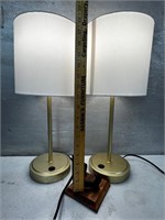 Pair of lamps with usb port