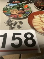 Cat plates, chimes, metal figures and sign
