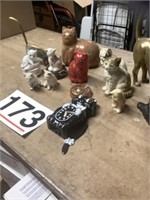 Assortment of cat figurines and clock - 1 Fenton,