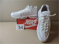Men's Nike Airmax Size 13 Tennis Shoes
