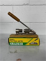 Vtg Dukes easy pecan & nut cracker w box