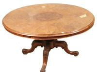 ANTIQUE BURLED OAK OVAL TABLE ON CASTERS