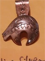 Sterling silver bear pendant Navajo DELGARITO