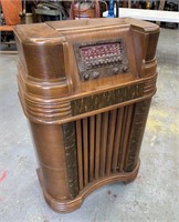 Philco Model 42-380 Wood Cabinet Radio