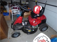 CRAFTSMAN RIDING MOWER LOOK ALMOST NEW & HAS